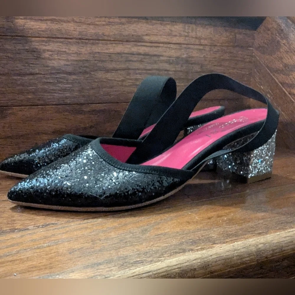 Italian Ferca 81 glam sparkle block heel with heart design. - Picture 5 of 9